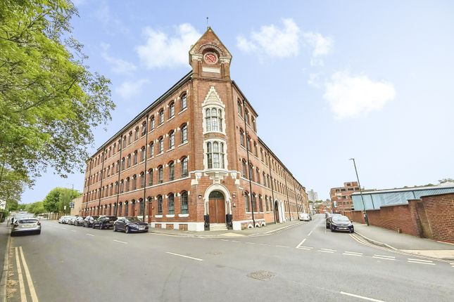 1 bed property, in Roden Street, £120,000