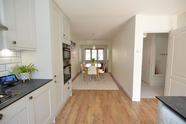 3 bed property, in St Annes Close, £395,000