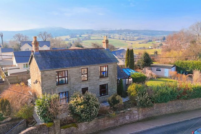 4 bed property, in New Road, £435,000