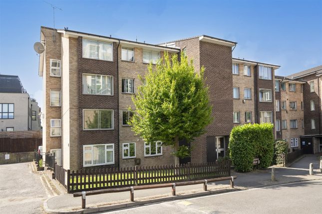 1 bed property, in Wellesley Road, £275,000