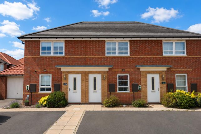 2 bed property, in Squires Grove, £225,000