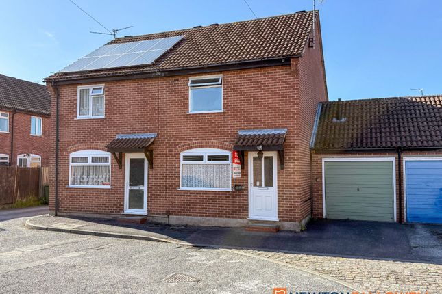 2 bed property, in Pelham Close, £170,000