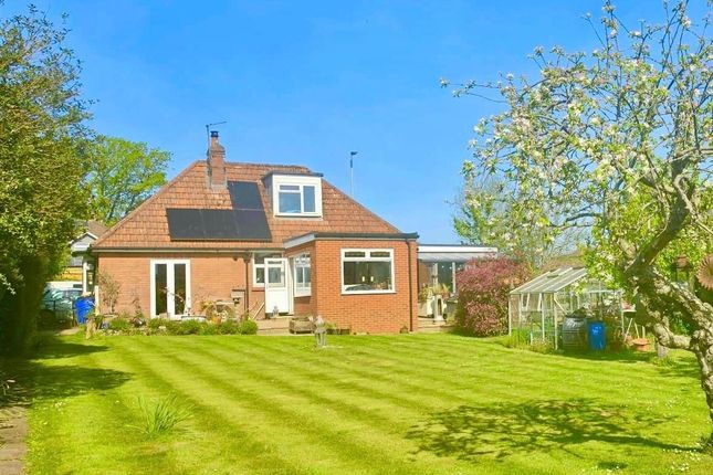 4 bed property, in Pinn Hill, £465,500
