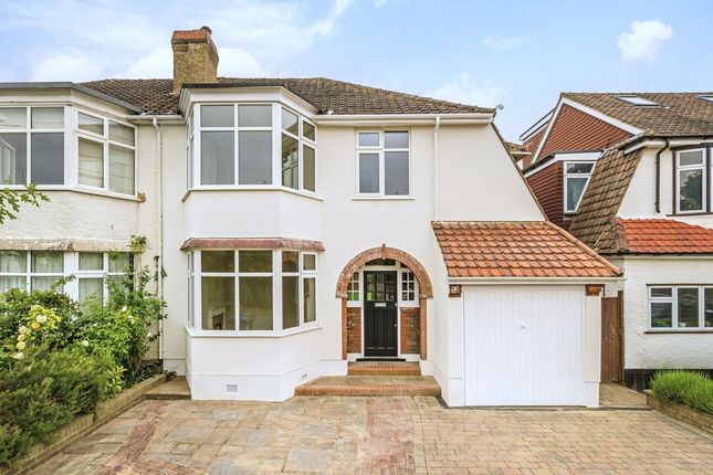 4 bed property, in The Byeways, £1,325,000