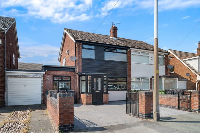 3 bed property, in Moorlands Road, £280,000