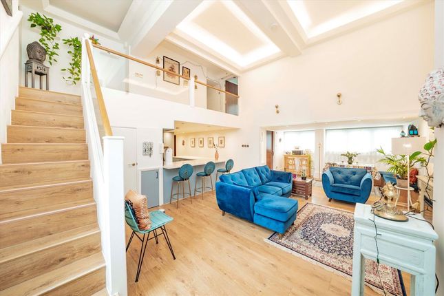 3 bed property, in Old Kent Road, £800,000