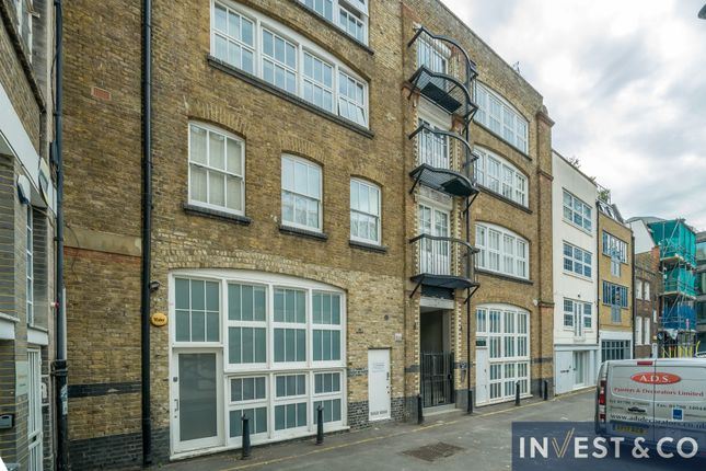 2 bed property, in Tottenham Mews, £1,050,000