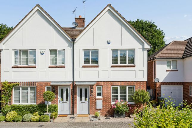 3 bed property, in Nursery Close, £675,000