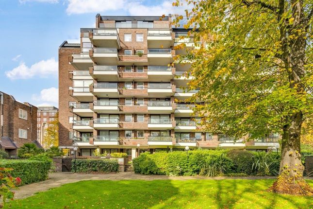 3 bed property, in Hall Road, £650,000