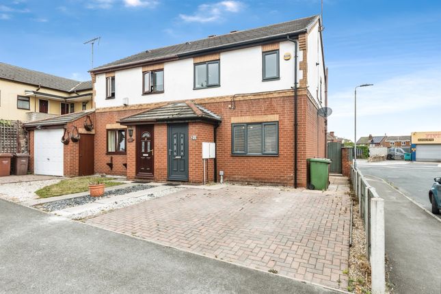 3 bed property, in Weeland Court, £160,000