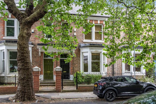 6 bed property, in Stanhope Road North, £360,000