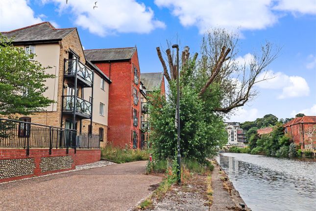 2 bed property, in Wherry Road, £140,000
