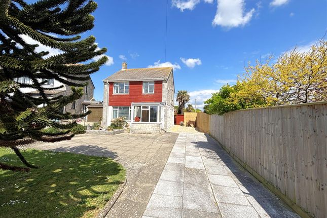 3 bed property, in Warren Close, £375,000