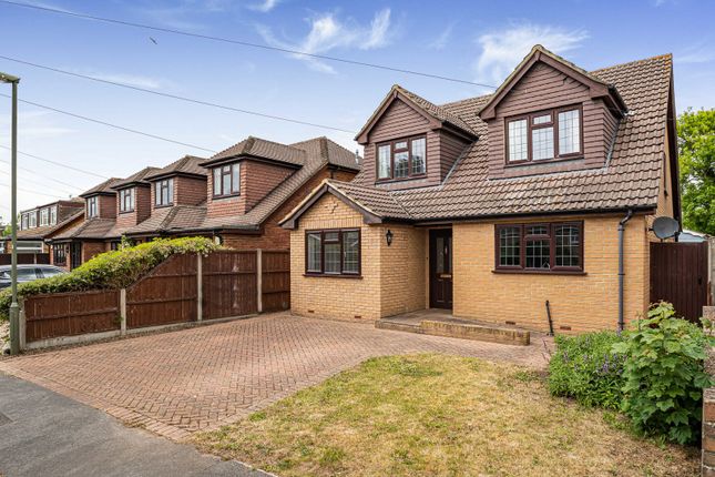 3 bed property, in College Avenue, £735,000