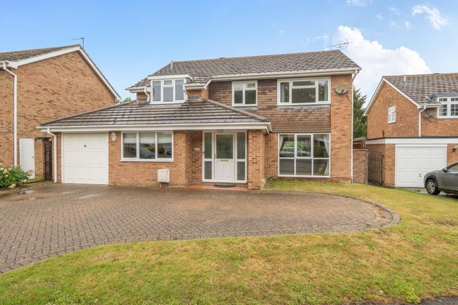 4 bed property, in St. Johns Avenue, £575,000