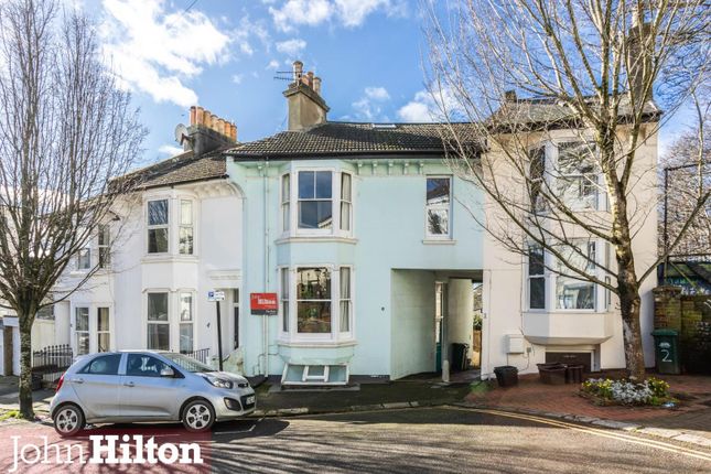 5 bed property, in Shaftesbury Place, £500,000