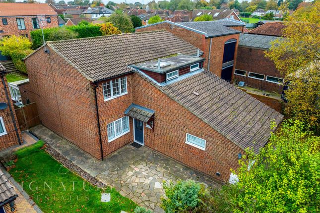 3 bed property, in Ryder Close, £525,000