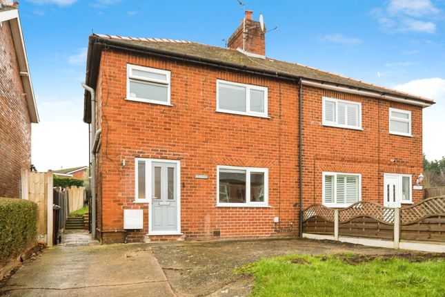 3 bed property, in Stryt Isa, £200,000