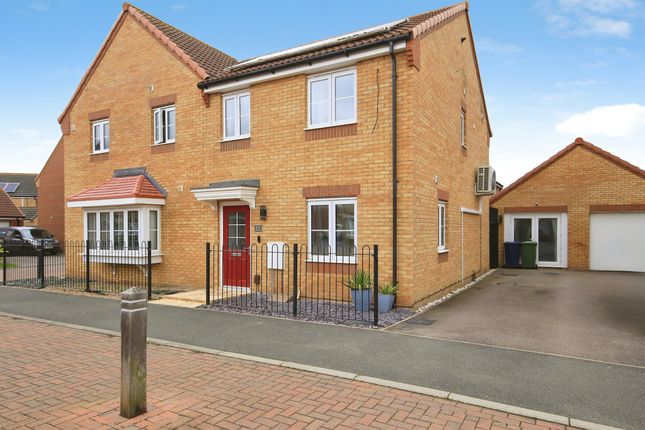 3 bed property, in Dandelion Drive, £260,000