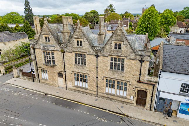 9 bed property, in High Street, £500,000