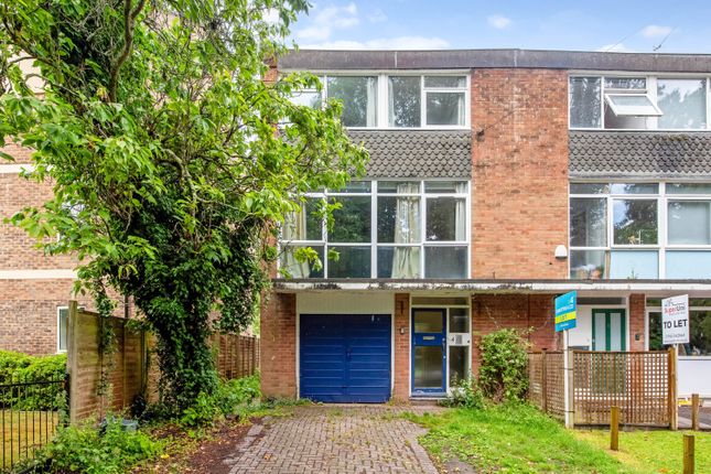 5 bed property, in Sparkford Close, £420,000