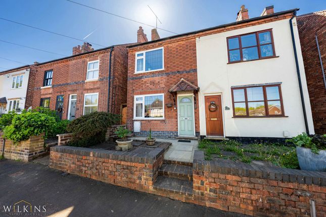 2 bed property, in Woodhouse Lane, £220,000