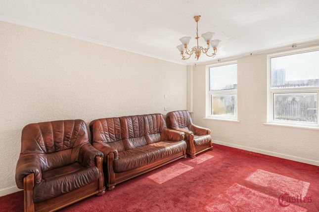 3 bed property, in Caldecott Way, £640,000