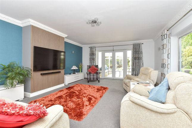 4 bed property, in Turner Street, £675,000