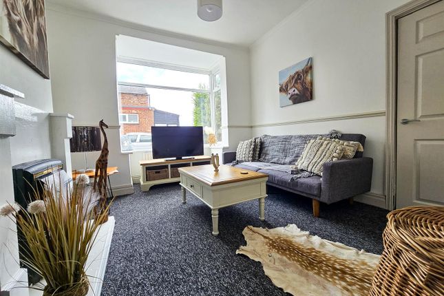 2 bed property, in Gladstone Street, £65,000