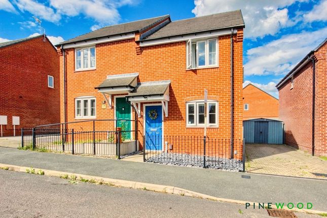 2 bed property, in Mill Farm Drive, £175,000