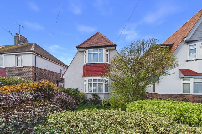 3 bed property, in Livesay Crescent, £500,000