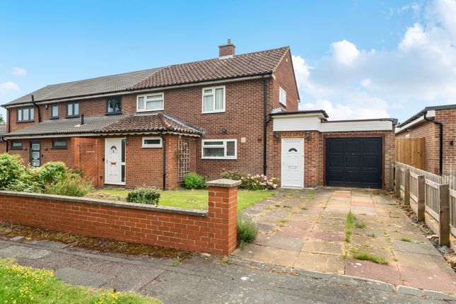 3 bed property, in Penn Meadow, £750,000