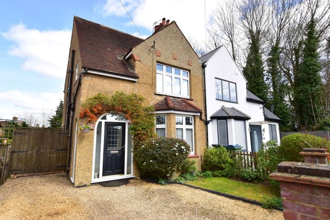 3 bed property, in Horseshoe Lane, £585,000