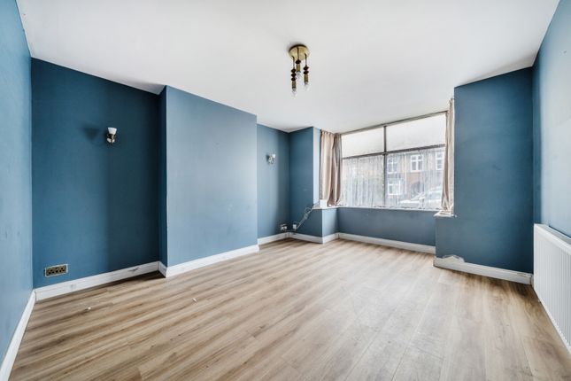 3 bed property, in Longmead Avenue, £525,000