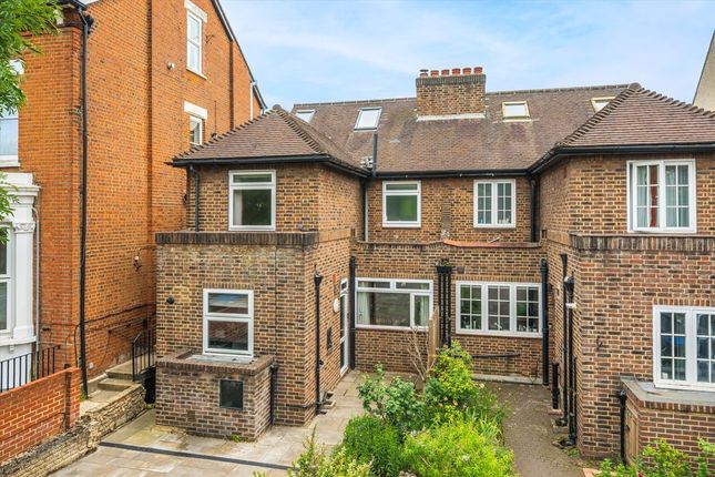 4 bed property, in Worple Road, £899,950