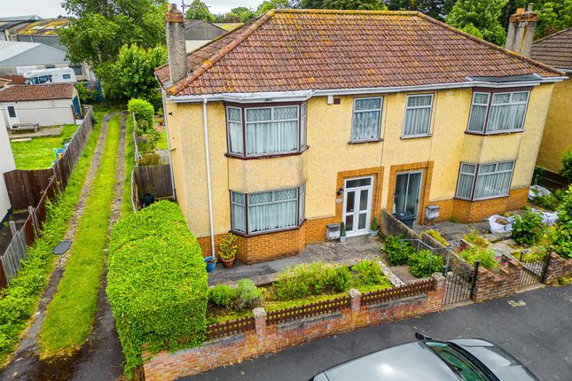 4 bed property, in Leda Avenue, £300,000