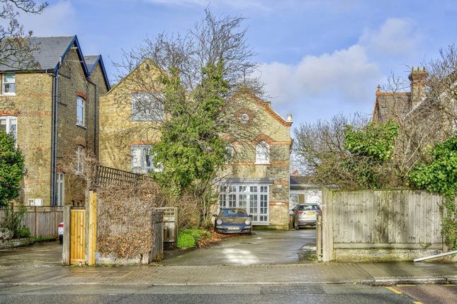 2 bed property, in Streatham Common North, £845,000