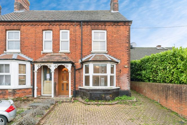4 bed property, in Queens Road, £260,000