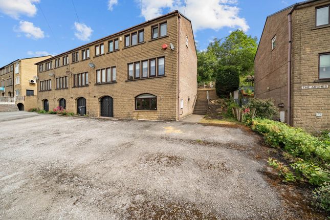 4 bed property, in 71 The Arches, £239,950