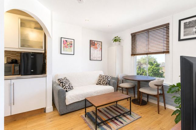1 bed property, in Sutherland Avenue, £350,000