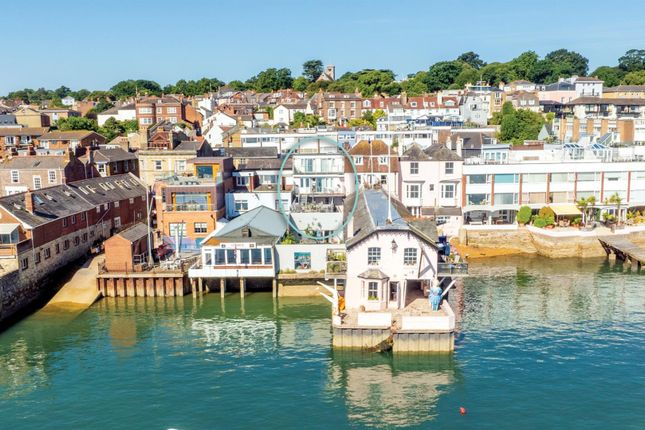 5 bed property, in Cowes, £695,000