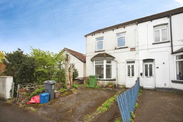 2 bed property, in Tyn-Y-Parc Road, £220,000