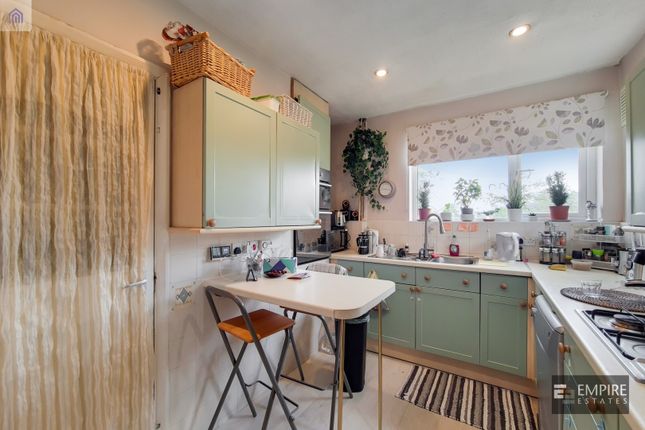 2 bed property, in Bryan Avenue, £458,950