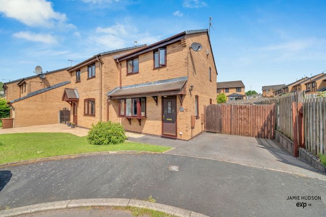 3 bed property, in Printers Fold, £200,000