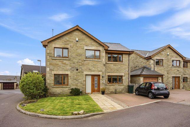 4 bed property, in Higher Booths Close, £489,950