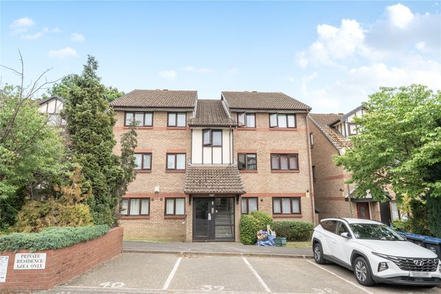 2 bed property, in Viewfield Close, £300,000