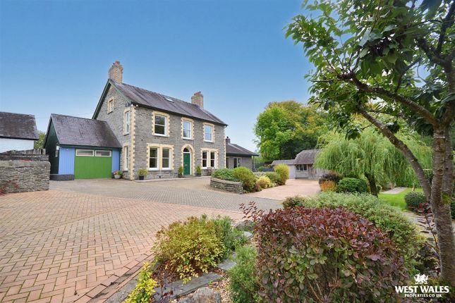 3 bed property, in Pentre-Cwrt, £600,000