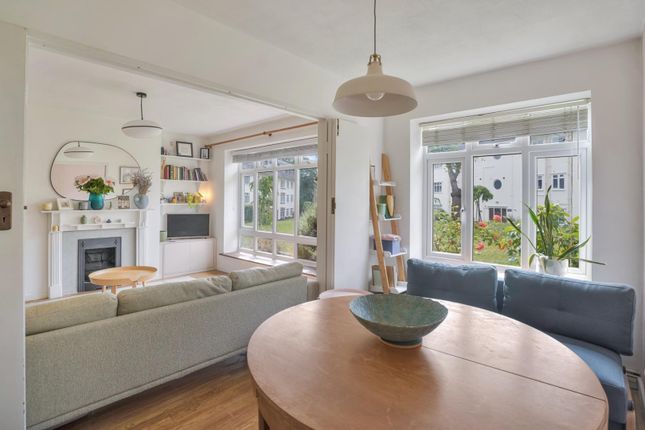 2 bed property, in Lawrie Park Road, £450,000