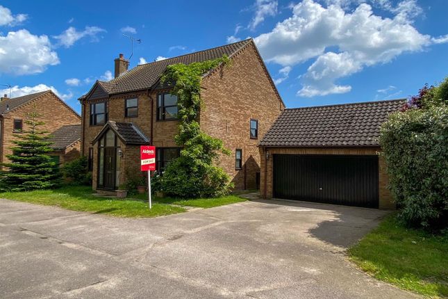 4 bed property, in Pebble View Walk, £300,000