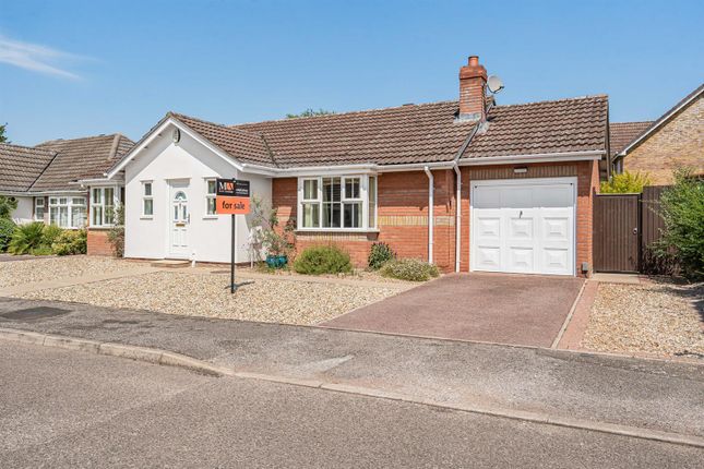 3 bed property, in Hatley Drive, £450,000